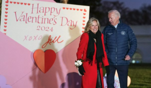 Biden tours White House Decorations With Jill
